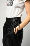 Pantaloni effetto pelle con cintura sottile - 3
